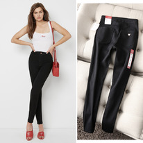 ������ ������ GUESS ����� �,� ������� ����� � ������������