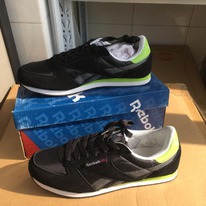  Reebok , 